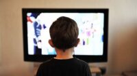 thqBahaya20Nonton20TV20Dekat