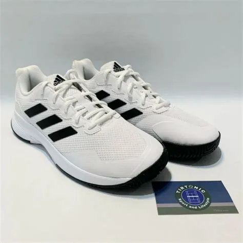 sepatu-tenis-adidas-grip-kuat-Sepatu-Tenis